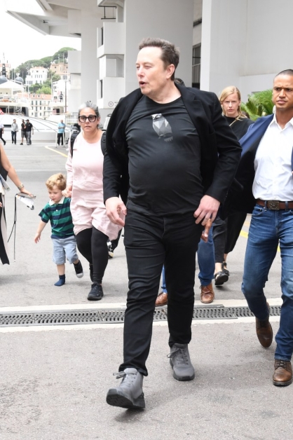 Elon Musk’s 3-year-old son, X AE A-XII, adorably loses shoe in Cannes