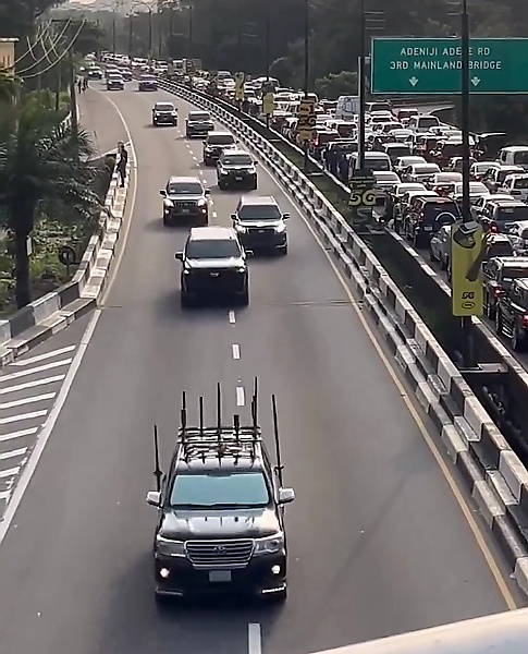 Tinubu's Motorcade : What You Should Know About The Land Cruiser With Roof-mounted Antennas - autojosh 
