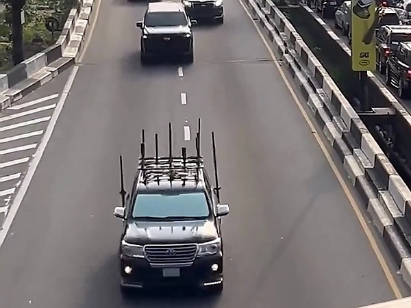 Tinubu's Motorcade : What You Should Know About The Land Cruiser With Roof-mounted Antennas - autojosh 