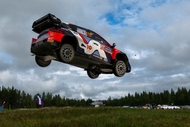 WRC Finland: Neuville pips Katsuta to claim early lead