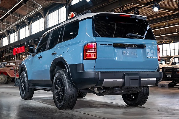 US-Market 2024 Toyota Land Cruiser Versus Global Market Toyota Land Cruiser 300 Series - autojosh