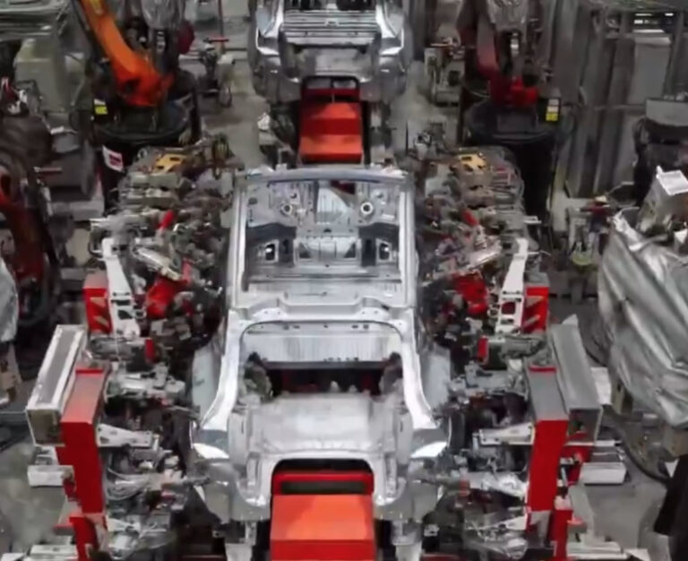 Tesla Shanghai Model YL Factory – 95% Robotic for 2.5 Hour Construction -4X Faster Than Other Tesla Cars