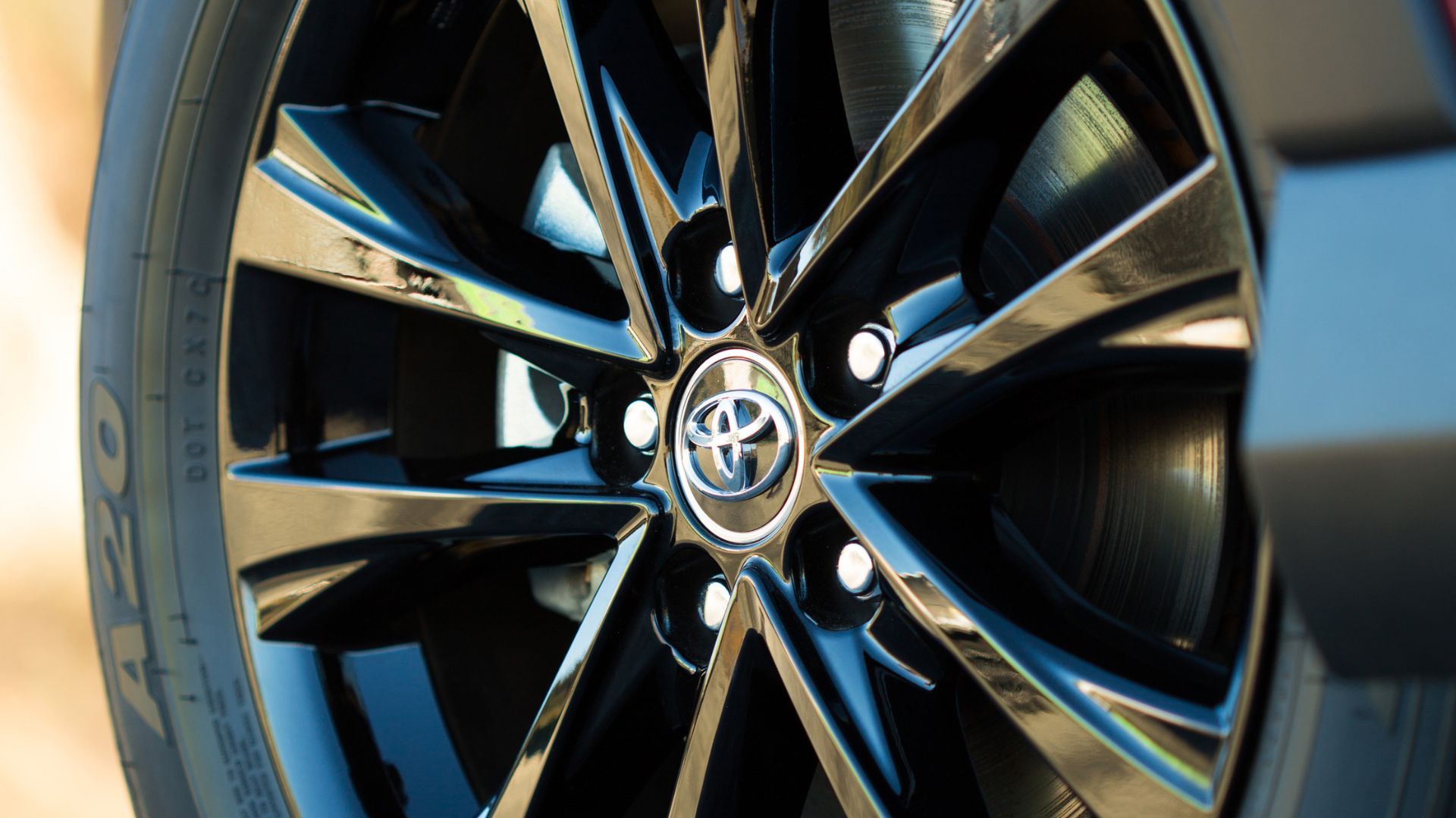 Close-up shot of 2018 Toyota RAV4 Adventure alloy wheel.
