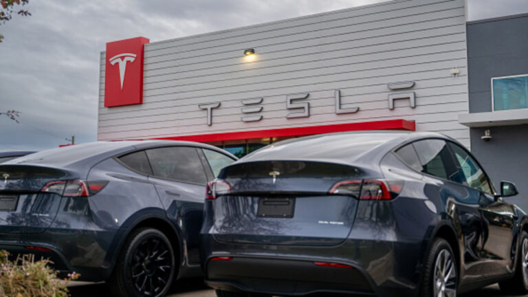 Tesla reports 418,227 deliveries for the fourth quarter, down 16%