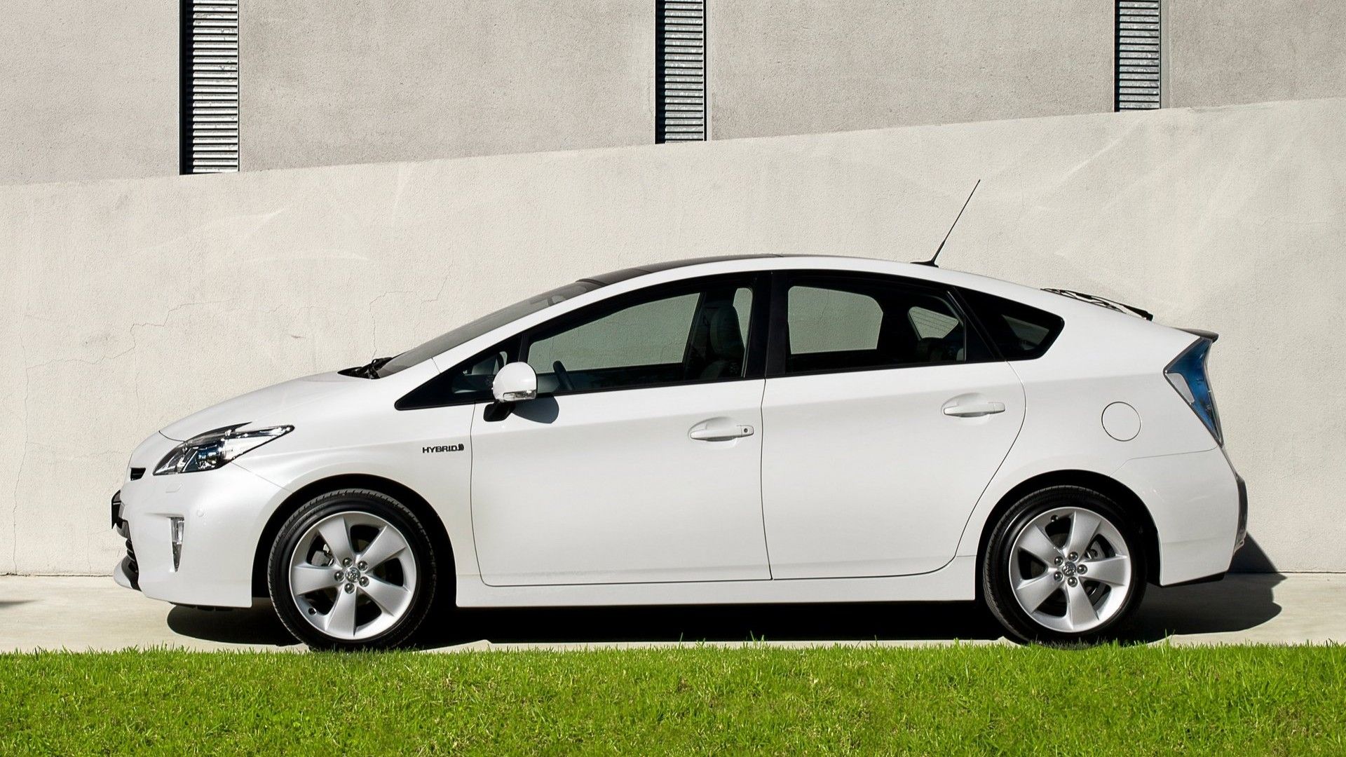 Side profile of a 2012 Toyota Prius