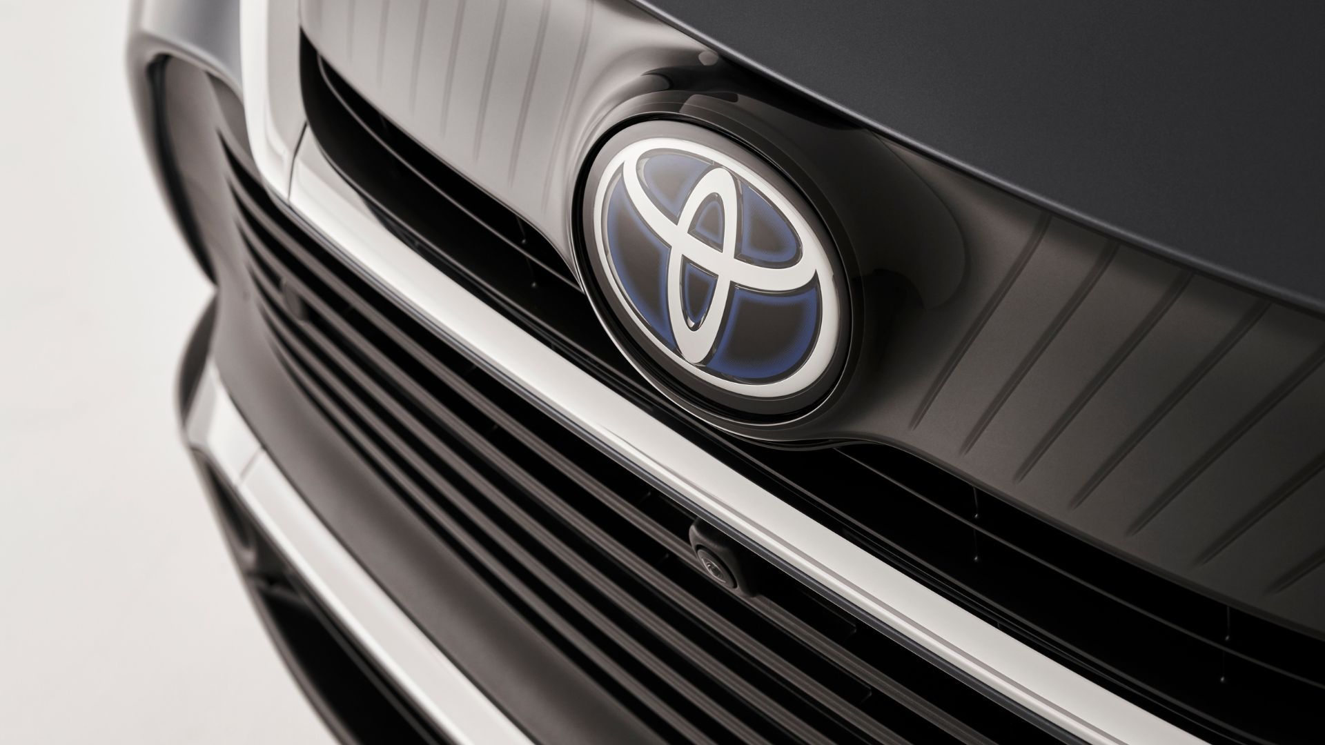 Close-up shot of the badge and grille on a 2021 Toyota Venza.